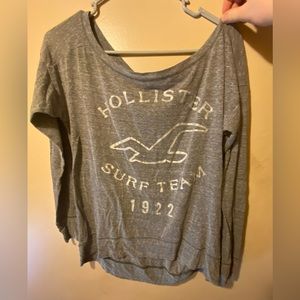 Off the shoulder med hollister long sleeve shirt
